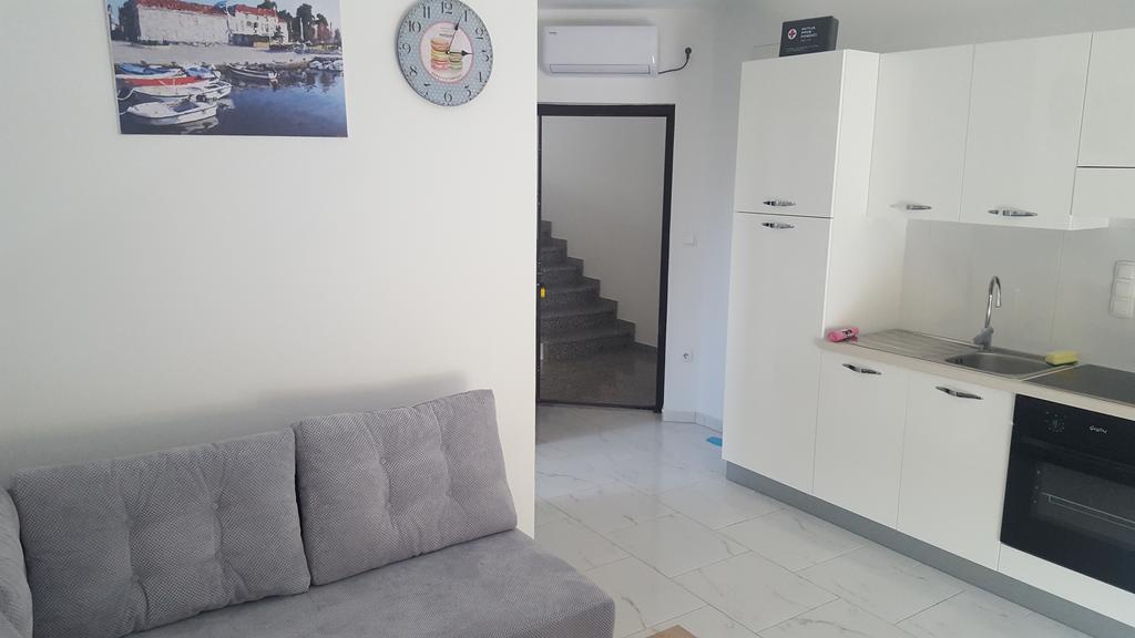 Apartmani Pastuovic Srima Ngoại thất bức ảnh